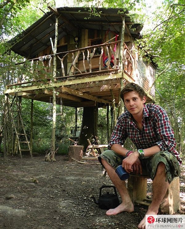 «Белый воротник» из Великобритании живет как Робинзон 