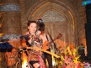 Вечером 29 апреля 2010 г. в ресторане «Шаш» в Пекине отмечали 2 года со дня его открытия.