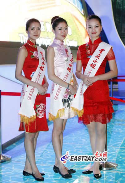 Красивые девушки службы сопровождения, работающие в региональных павильонах Китая