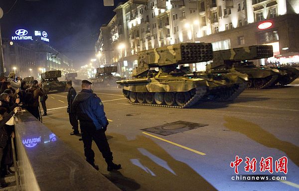 Замечательные снимки репетиции военного парада на Красной площади Москвы 