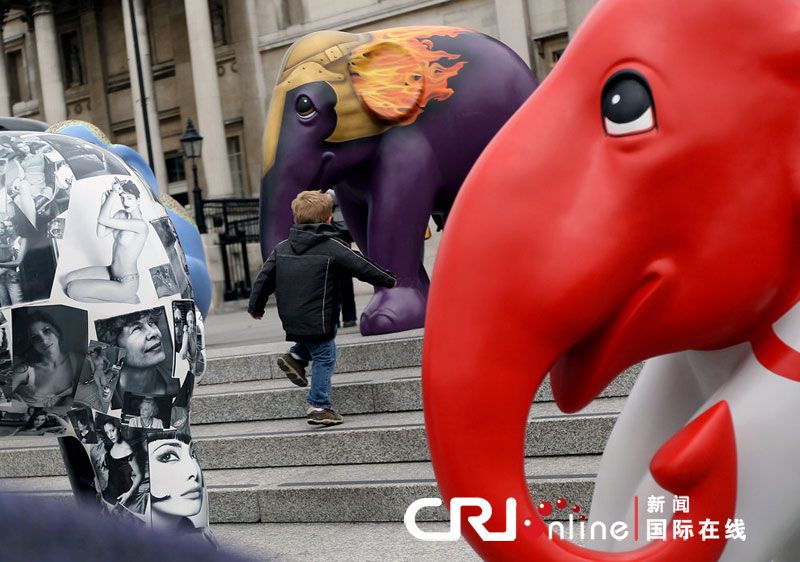 Демонстрация 260 «слонов» в Лондоне