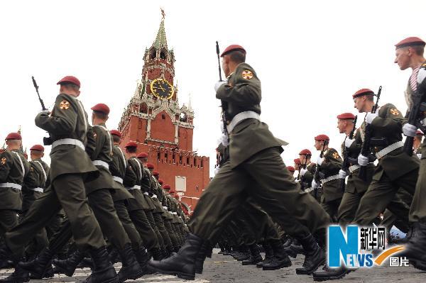 В России продолжается репетиция военного парада, посвященного 65-летию со дня победы в Великой отечественной войне