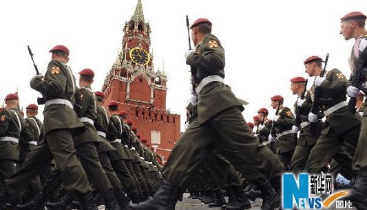 В России продолжается репетиция военного парада, посвященного 65-летию со дня победы в Великой отечественной войне