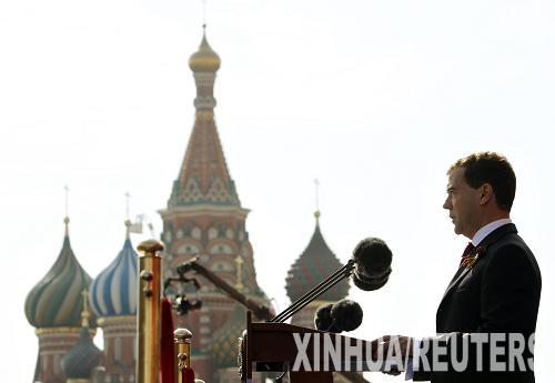 Совместный парад Победы в Москве отражает общую решимость защищать мир и не допустить пересмотра итогов войны -- Д. Медведев