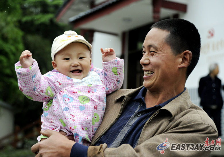 Новый облик города Дуцзянъянь после землетрясения: счастливая жизнь в новых домах 