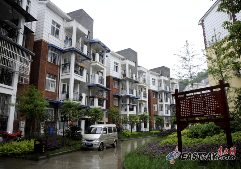 Новый облик города Дуцзянъянь после землетрясения: счастливая жизнь в новых домах 
