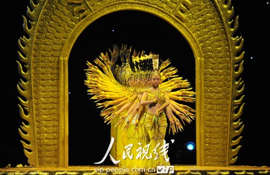 Танец «Тысячерукая Гуаньинь» демонстрируется на ЭКСПО-2010 в Шанхае 