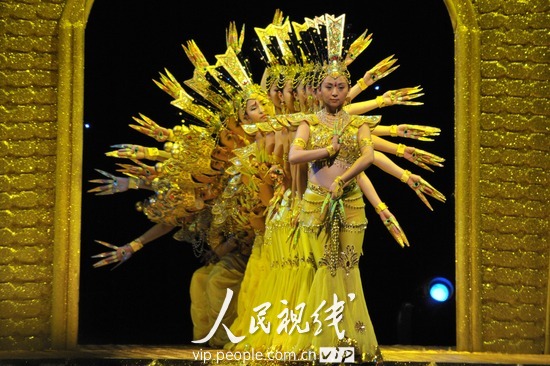 Танец «Тысячерукая Гуаньинь» демонстрируется на ЭКСПО-2010 в Шанхае 