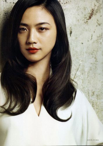 Тан Вэй на обложке июньского выпуска китайской версии модного журнала «VOGUE»