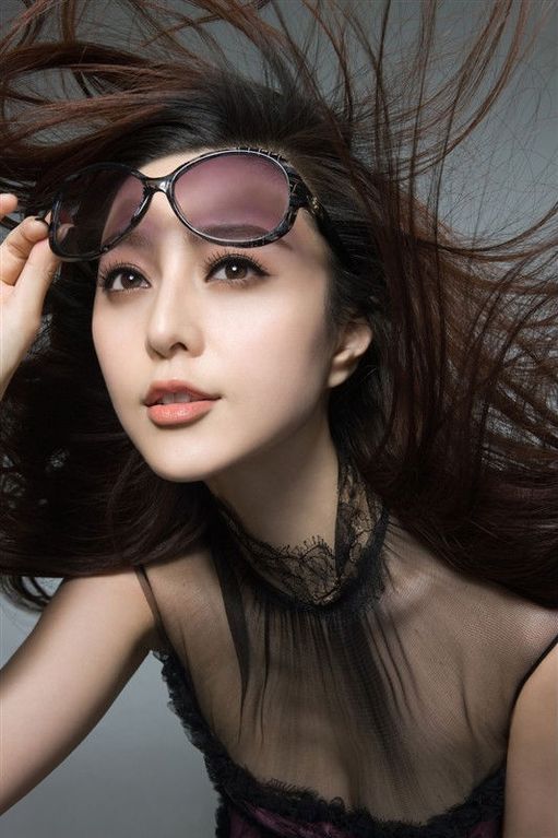 Красавица Фань Бинбин снялась в рекламе солнцезащитных очков