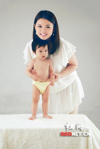 Звезда Ли Сян со своей дочерью