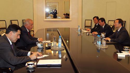 Президент Узбекистана И. Каримов встретился с главой МИД Китая Ян Цзечи