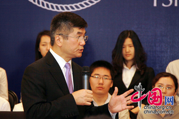 Министр торговли США Гэри Лок встретился со студентами Университета Цинхуа 9