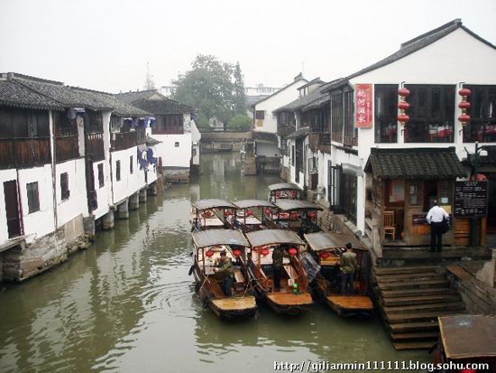 Путешествие по древнему городку Чжуцзяцзяо в Шанхае