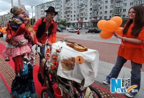 В столице Украины проведен первый праздник прогулочных колясок для детей