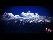 Пик Хан-Тенгри, возвышающийся на 7010 м. над уровнем моря, находится на границе Китая, Казахстана и Киргизии