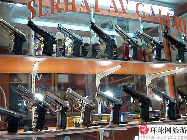 Оружейный магазин в США