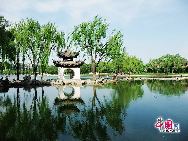 Туристам не приходится посещать много городов, чтобы полюбоваться китайским архитектурным искусством и традиционными ландшафтами.
