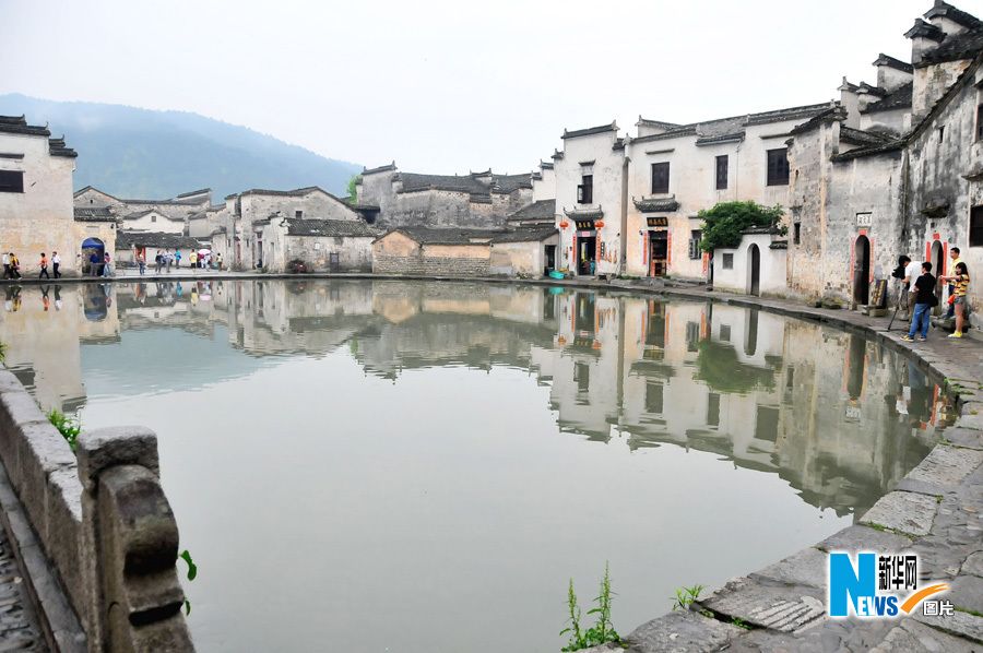 Живописное село Хунцунь в провинции Аньхой