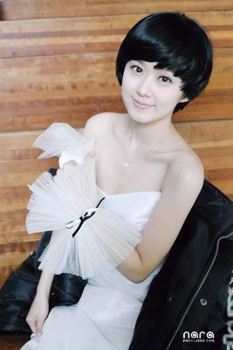 Южнокорейская звезда Чан Нара в свадебных платьях