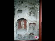 У Цзетянь (624-705 гг) - единственная женщина-император в истории Китая. Храм Хуанцзесы представляет собой храм поклонения У Цзетянь и находится на берегу реки Цзялин города Гуанъюань провинции Сычуань.