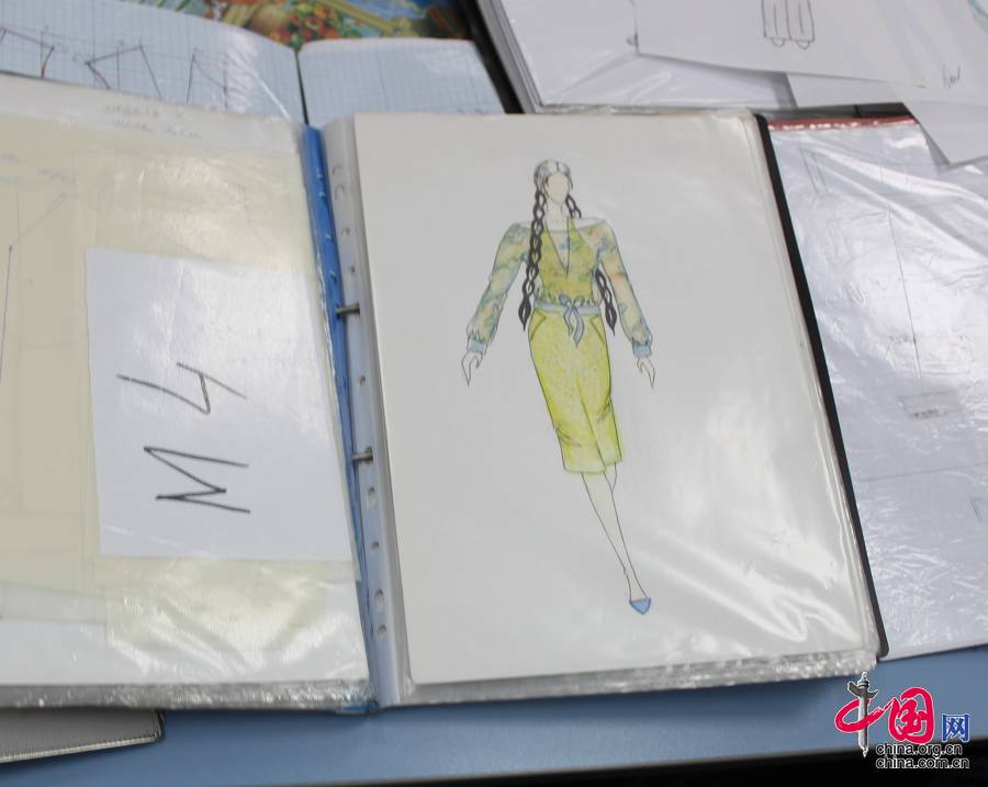 Казахско-китайский языковой колледж обучает одновременно и языку, и дизайну одежды 