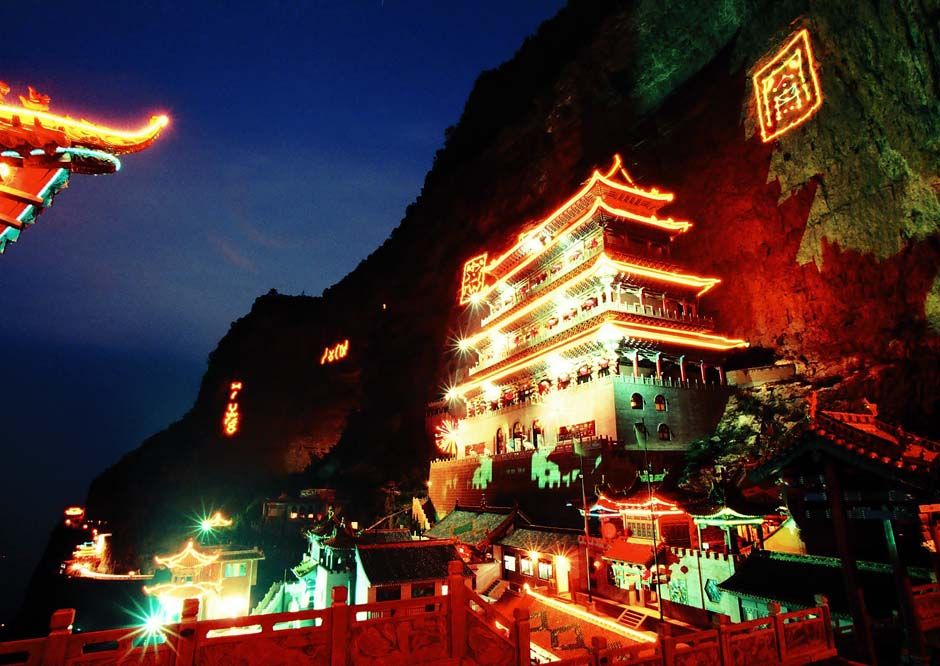 Прекрасный ночной вид горы Мяньшань в провинции Шаньси 