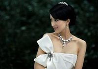 Изящная красавица Цзинь Цяоцяо в свадебном платье 8