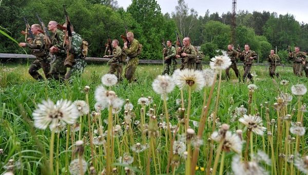 Солдаты из Белоруссии сдают экзамен для зачисления в отряд «Красные береты»