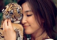 Красавица и чудовище: Ли Бинбин играет с тигренком