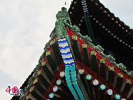 Храм Земли находится в северной части Пекина. Общая площадь храма составляет 42,7 гектара. Он был построен в 1530 году. В то время это был храм, где император возносил молитвы Богу Земли.