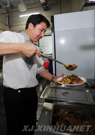 Директор ресторана синьцзянской кухни в Парке ЭКСПО-2010 Кэюму: Я принес ЭКСПО вкусную синьцзянскую кухню