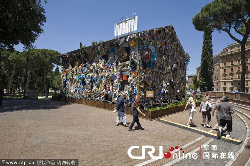 Первый в мире отель, построенный из мусора 