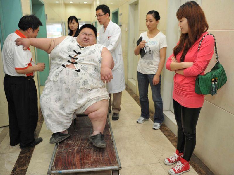 Тяжелая жизнь самого толстого человека в Китае – Лян Юна 