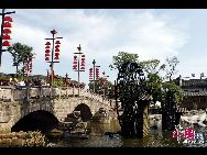 Поселок Хуанлунси имеет 1700-летнюю историю и является популярным туристическим местом в пригороде Чэнду провинции Сычуань.