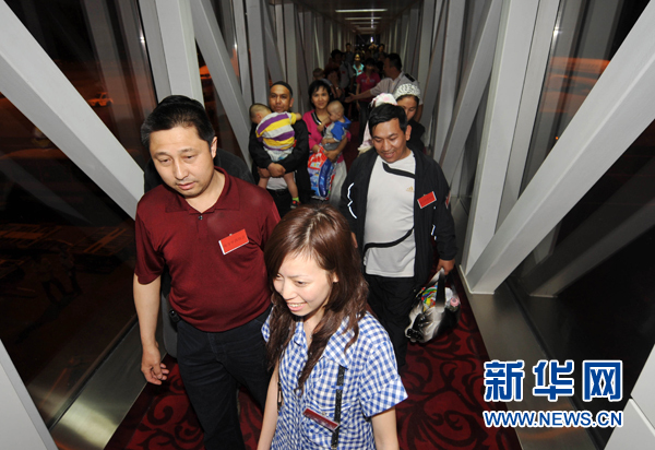 Первая группа эвакуированных из Кыргызстана китайских граждан прибыла в Урумчи
