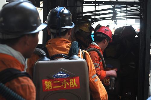 На момент взрыва в шахте 'Синдун' провинции Хэнань находились 64 человека -- местная администрация