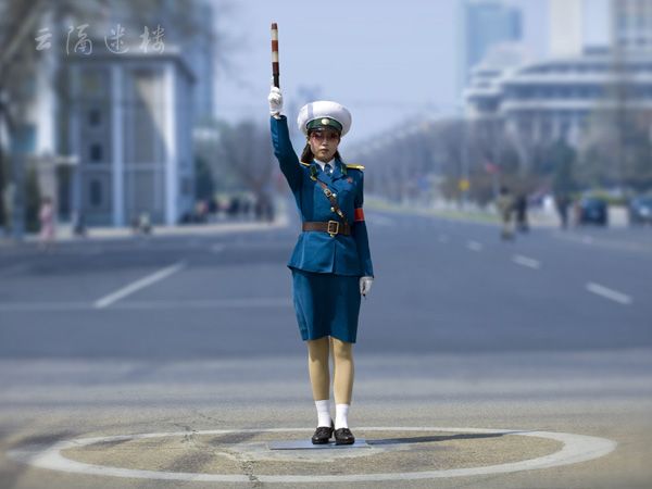 Красивые представители дорожной полиции в разных странах мира