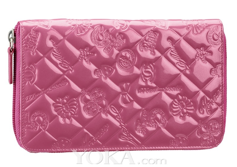 Новая летняя коллекция женских сумочек от бренда «Шанель»