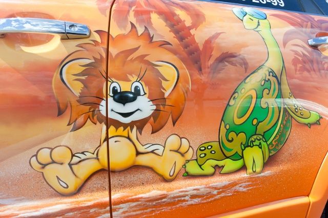 Красивые аэрографические рисунки на автомобилях