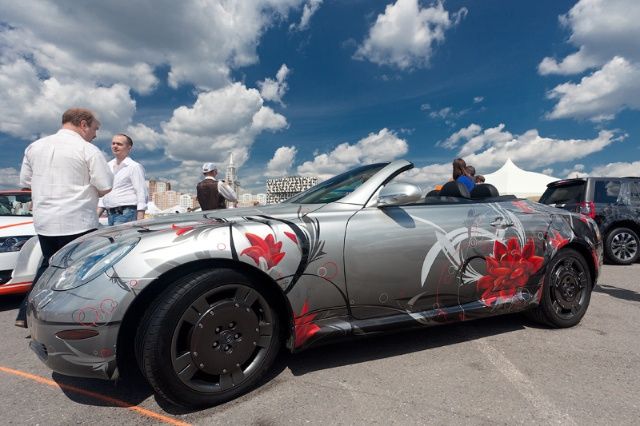 Красивые аэрографические рисунки на автомобилях