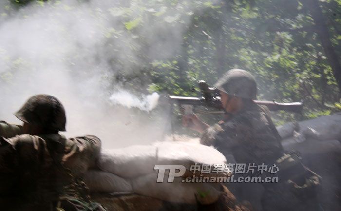 Высококачественные снимки военных тренировок в Шэньянском военном округе