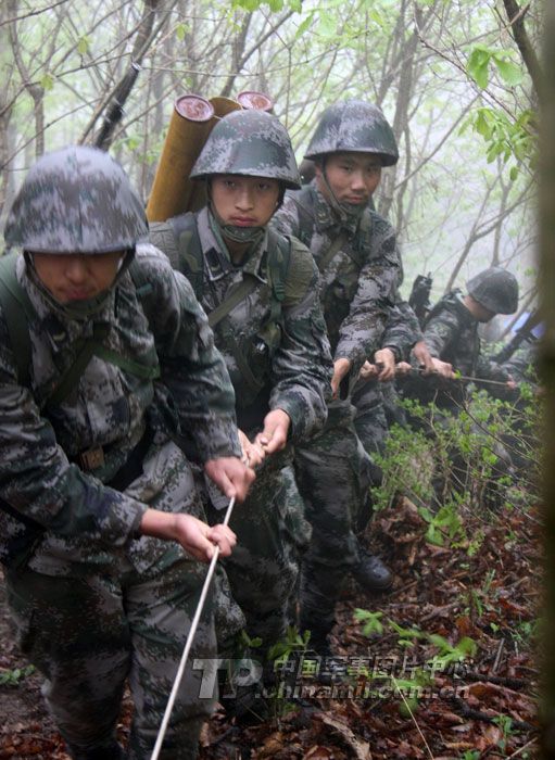 Высококачественные снимки военных тренировок в Шэньянском военном округе