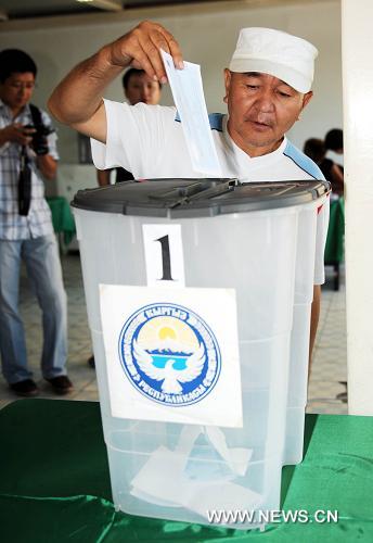В Кыргызстане на референдуме приняли участие не менее 69% избирателей