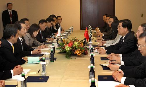 Председатель КНР Ху Цзиньтао провел встречу с новым премьер-министром Японии Наото Каном