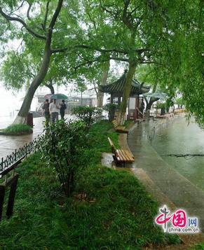 Тусклые пейзажи озера Наньху в городе Цзясин провинции Чжэцзян