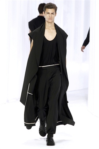 Коллекция мужской летней одежды от бренда «Диор» на Парижской неделе моды