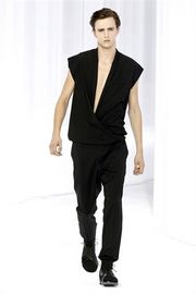 Коллекция мужской летней одежды от бренда «Диор» на Парижской неделе моды 