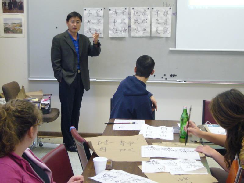 Профессор Линьиского педагогического института Лю Силун: Я преподавал каллиграфию в США