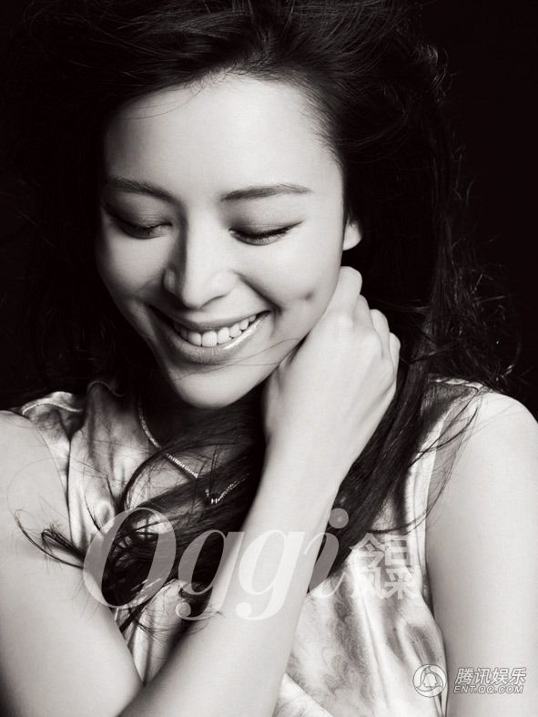 Красавица Чжан Цзынчу на обложке июльского выпуска модного журнала
